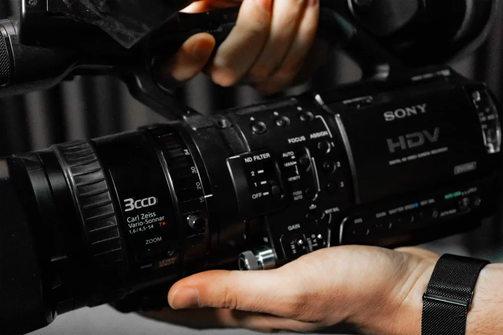 Eine Nahaufnahme einer Filmkamera.